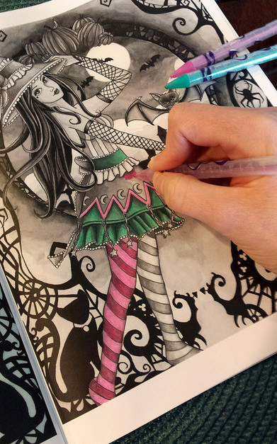 Learn easy tips and tricks for coloring over grayscale! Nikki Burnette from Spellbinding Images explains how to use colored pencils by coloring straight over a grayscale image. Let the image underneath do all the work for you! 